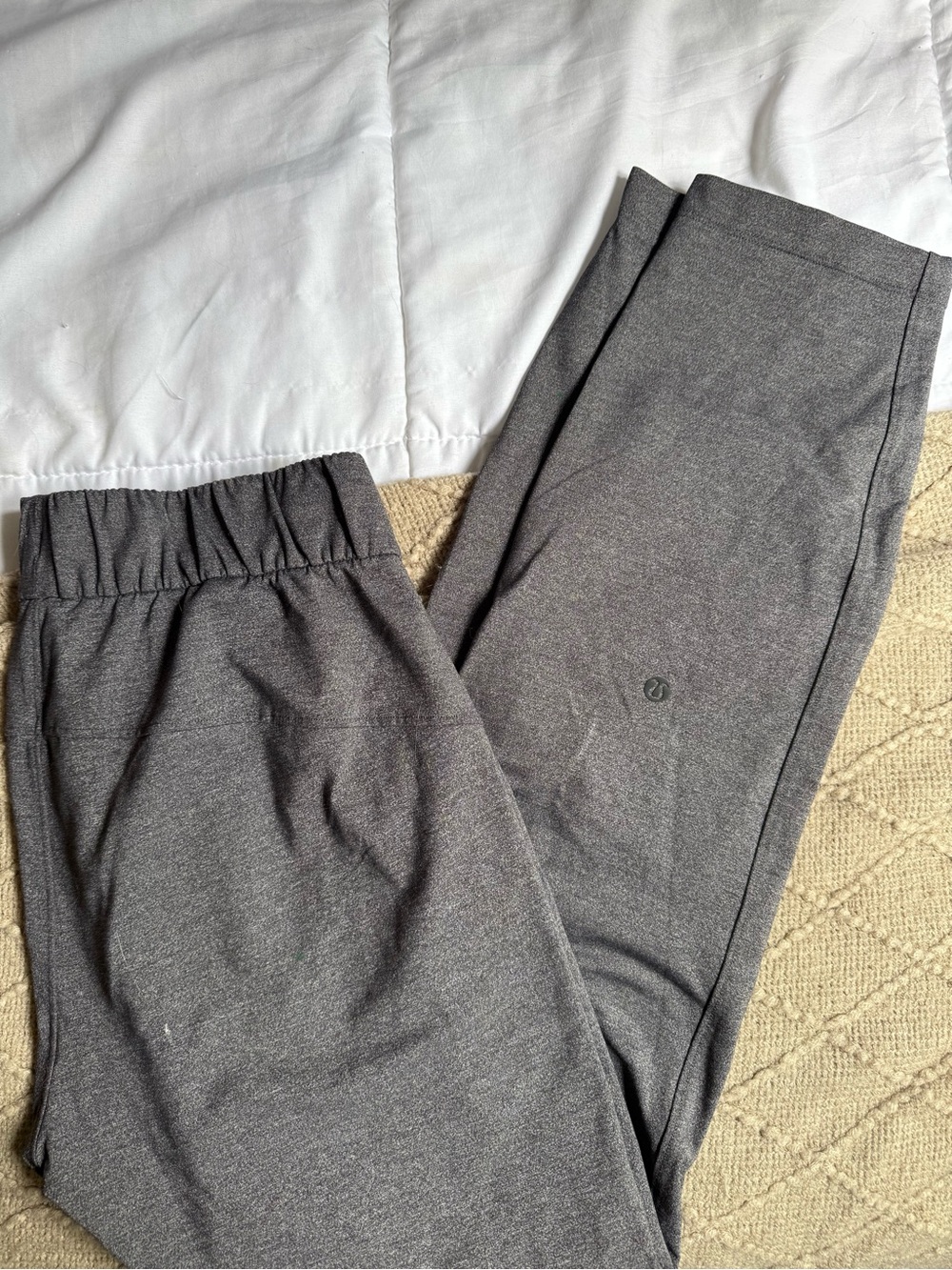 Lululemon on the fly joggers